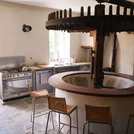 Moulin Casta Avec Riviere Et Piscine En Pleine Nature 別荘